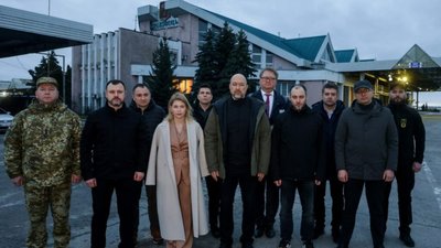 Шмигаль поспілкувався із водіями вантажівок на кордоні з Польщею