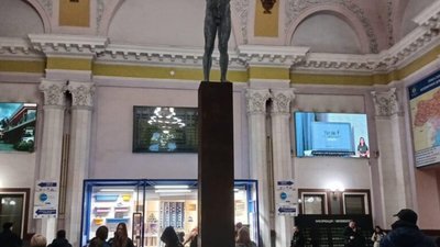 Фаріон пропонує відправити до психіатра автора скульптури на вокзалі у Львові