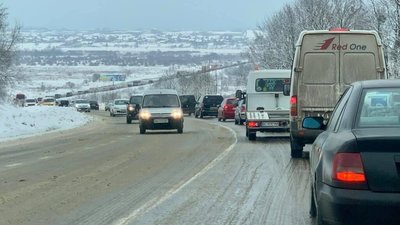 У Львові на об’їзній зупинився рух (ВІДЕО)