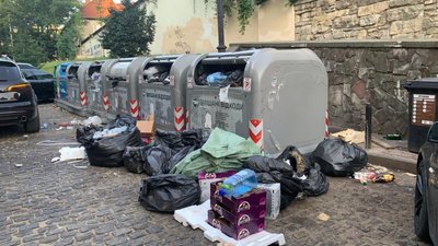 Із центру Львова перестали вивозити сміття (ФОТО)