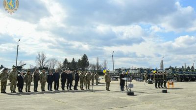 "Нікому не дамо дезорганізувати та зруйнувати армію і не зійдемо зі шляху до перемоги",- Порошенко