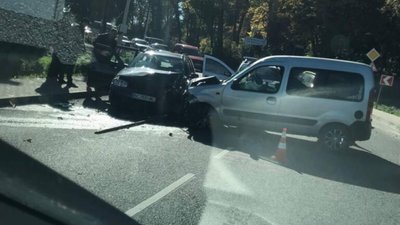 Біля Львова через ДТП дуже ускладнено рух транспорту