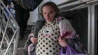 Українка, яку врятували із пологового будинку у Маріуполі, підтримала Путіна (ФОТО, ВІДЕО)