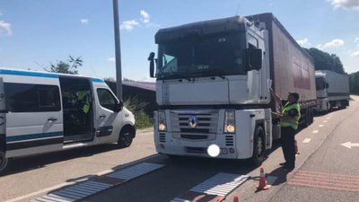 На Львівщині зважують вантажівки