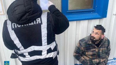 Виїзд з України для чоловіків коштує 17 500 доларів США