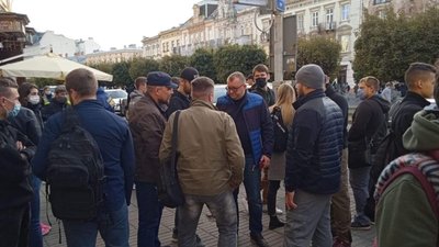У Львові активісти зірвали представлення кандидатів від ОПЗЖ (ФОТО, ВІДЕО)
