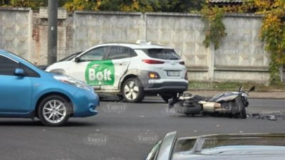 У Львові мотоцикл не розминувся із таксі