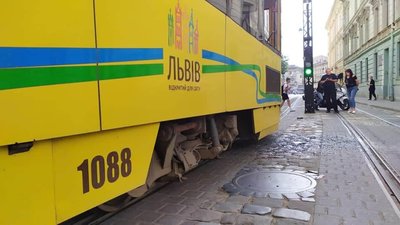 У Львові загорілась контактна трамвайна мережа
