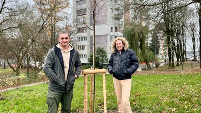 У Львові сім’я захисника подарувала місту три дерева