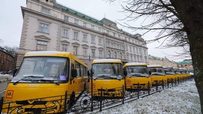 На Львівщині громади отримали шкільні автобуси (ФОТО)