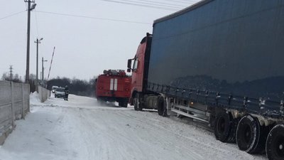 На трасі "Київ - Чоп" призупинили рух вантажівок