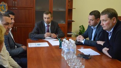 Вони зробили це разом: дорогу на Грушів цього року не відремонтують
