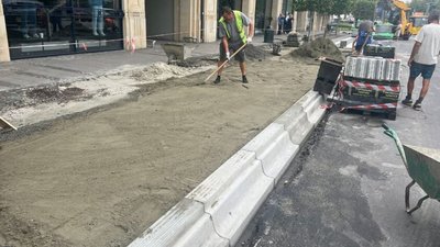 У Львові на Стрийській переробляють зупинку