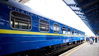 Укрзалізниця запускає потяги між правим і лівим берегами Києва