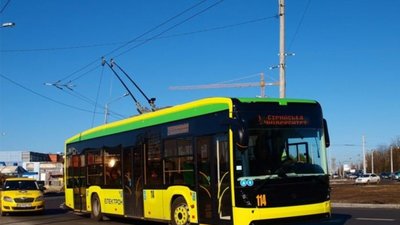 У Львові водії тролейбусів курять під час руху (ВІДЕО)