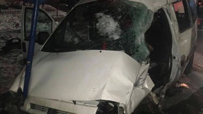 На Кам‘янеччині вантажівка розтрощила легковик з людьми