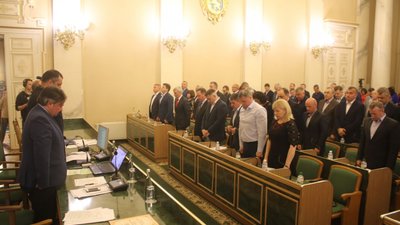 Депутати Львівської облради хвилиною мовчання вшанували пам'ять загиблих воїнів на сході України