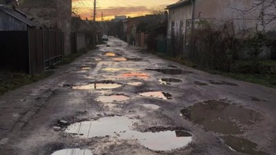 У Львові занедбана вулиця Левка Лук’яненка