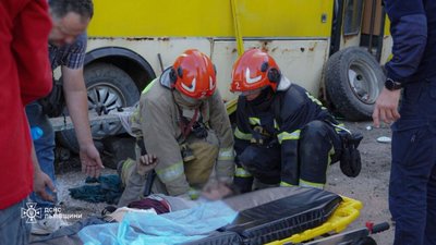 Рятувальники Львівщини показали фото влучань у Львові