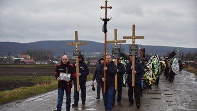 На Золочівщині попрощалися із загиблими внаслідок ракетного удару (ФОТО)