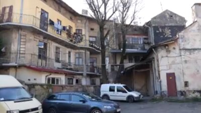 Мешканці проти: як Садовий віддає землю під забудову замість дитячих майданчиків (ВІДЕО)