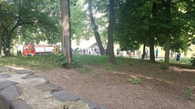 У Львові у озері знайшли тіло людини (ФОТО)