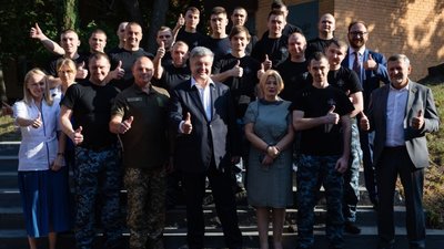 "Ми зробили все правильно" - звільнений моряк Андрій Оприско на зустрічі з Порошенком (ФОТО,ВІДЕО)
