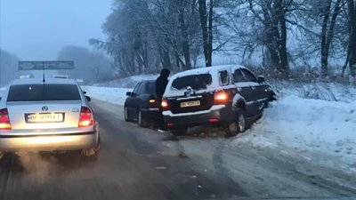 У Великих Грибовичах не розминулись автомобілі (ФОТО)