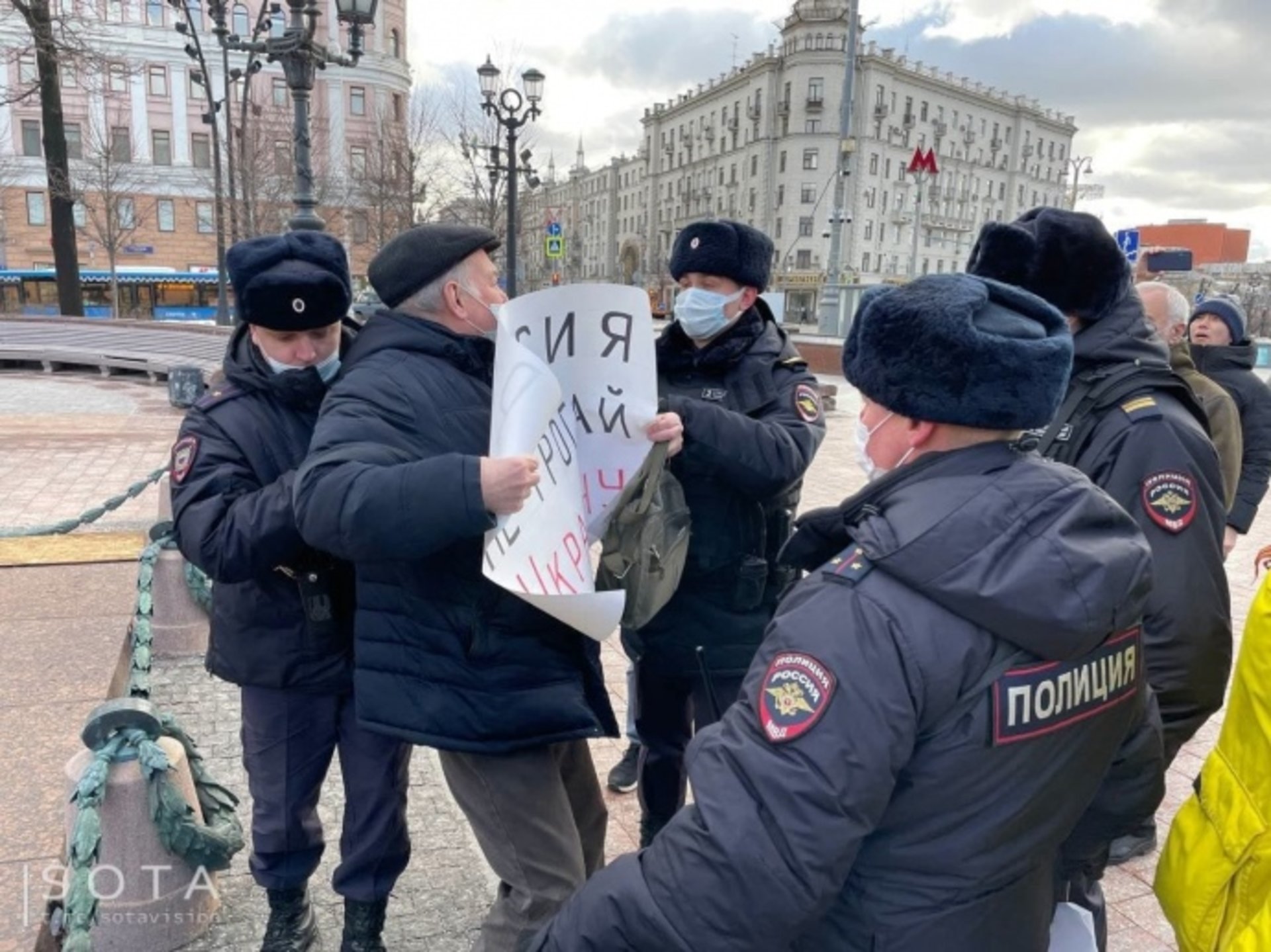 У Росії кілька людей вийшли на мітинг проти війни з Україною