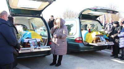 Дрогобиччина попрощалась із трьома полеглими Героями
