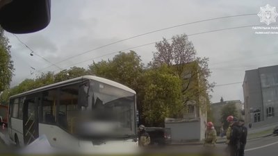 У Львові посеред дороги загорілась маршрутка