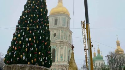 З головної ялинки країни зняли капелюха