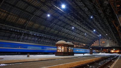 У Львові молодики скоїли зухвале пограбування пасажира на пероні залізничного вокзалу