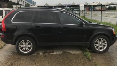 Львівські митники затримали розкішний позашляховик з краденими документами