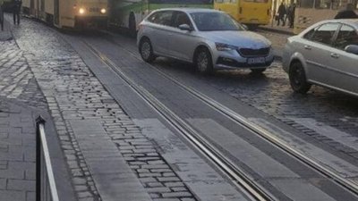 У Львові на Городоцькій не розминулись автомобілі (ВІДЕО)