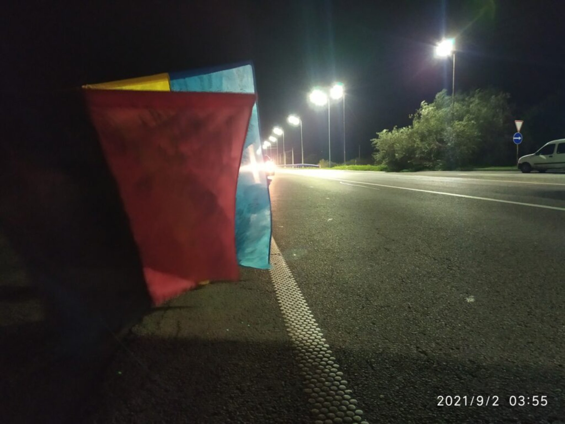 На Львівщині навколішки зустрічали траурний кортеж із загиблим героєм Романом Задорожнім