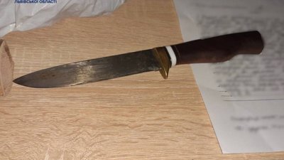 Вдарив та погрожував ножем — львівські патрульні виявили ймовірного зловмисника