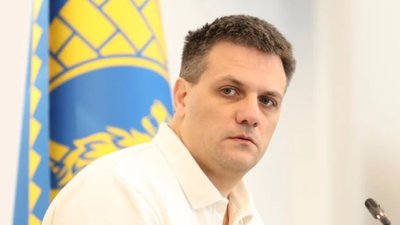 Улюбленець Садового у центрі Львова не може поприбирати сніг, але далі пхається у Сокільники