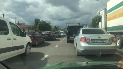 У Львові виникли тягучки через ремонт дороги (ВІДЕО)