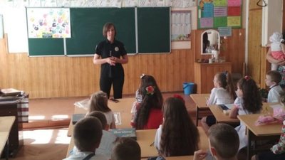 На Львівщині один із мерів міст заборонив школярам і вчителям користуватись гаджетами