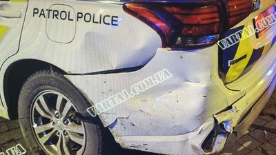 У центрі Львова п’яний водій протаранив авто поліції (ФОТО, ВІДЕО)