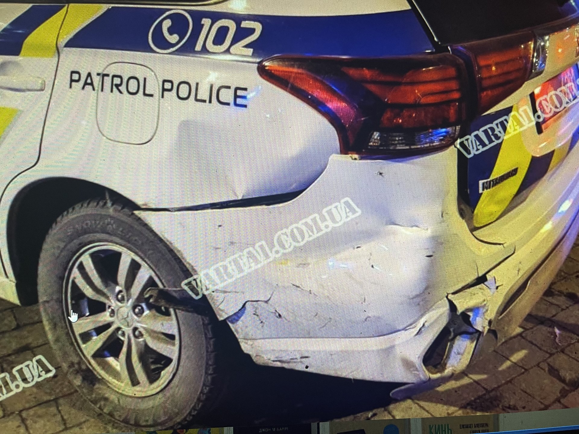 У центрі Львова п’яний водій протаранив авто поліції, фото Варта-1