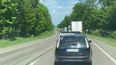 У Великосілках ремонтують дорогу (ВІДЕО)