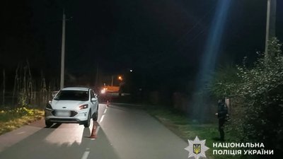 На Львівщині автомобіль збив чоловіка (ФОТО)