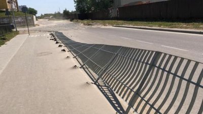 У Львові впав новозбудований паркан на вулиці Трускавецькій (ФОТО)