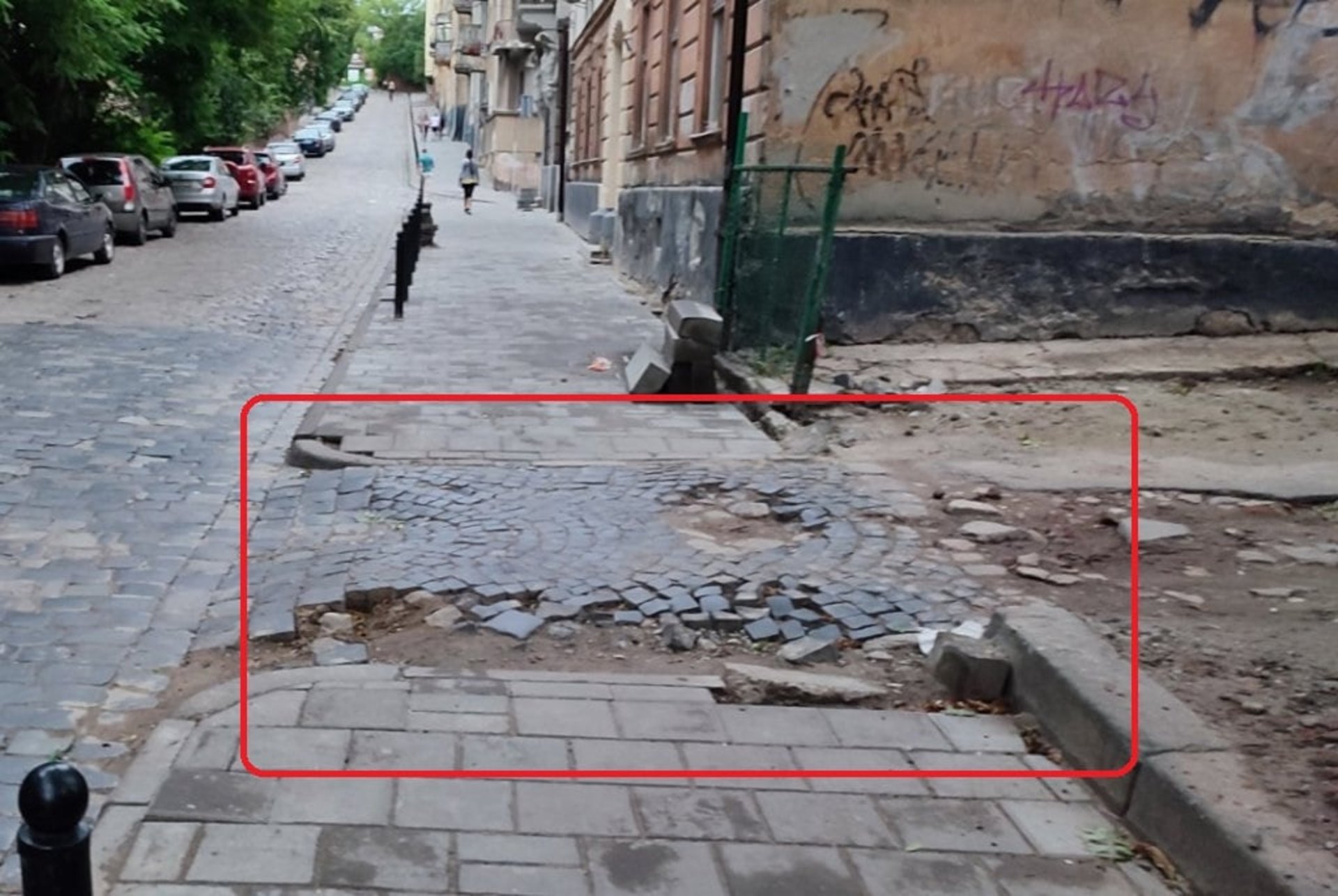У Львові забули відремонтувати в’їзд у подвір’я, фото ГЛМЛ