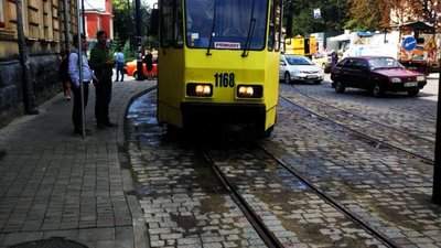 У Львові через зламаний трамвай виникла тягнучка
