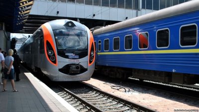 До Львова на Трійцю та День Конституції України курсуватимуть додаткові поїзди
