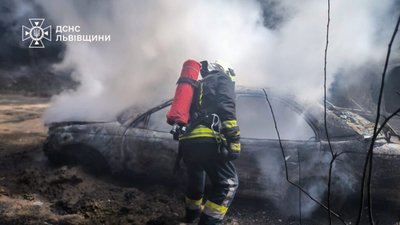 На Яворівщині горів автомобіль