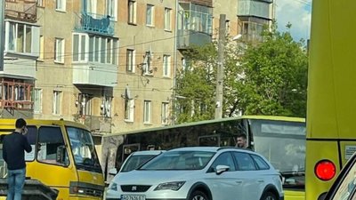 У Львові виникли тягучки у Рясне (ФОТО, ВІДЕО)
